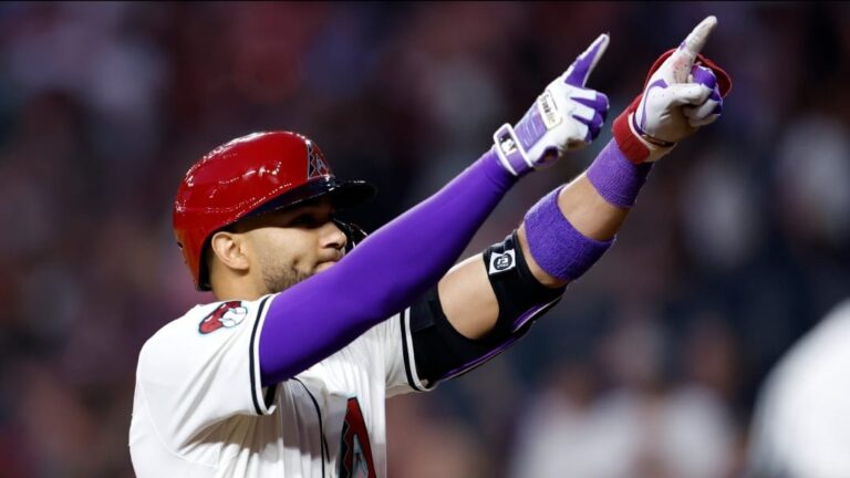 Lourdes Gurriel Jr. firma su jonrón 12 de la temporada ante los Gigantes