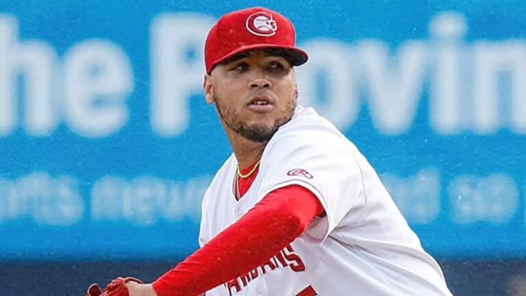 Lanzador Lázaro Estrada es promovido a la MLB por los Azulejos de Toronto