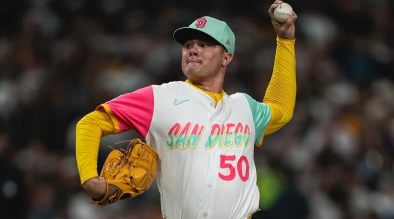 Adrián Morejón establece récord personal de holds y sigue imbateable en la MLB