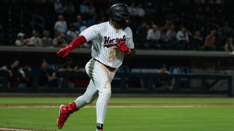Bryan Ramos pega jonrón en duelo ante serpentinero cubano en Triple A