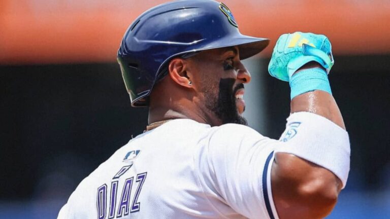Yandy Díaz conecta extrabase y supera importante cifra de hit en MLB