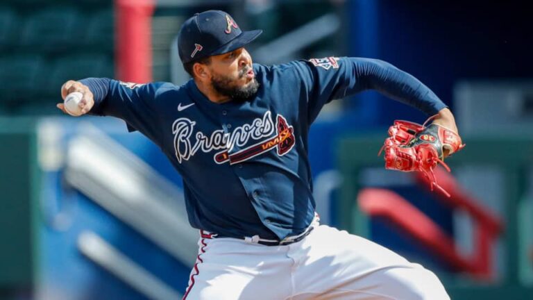 Daysbel Hernández sin anotaciones ante Milwaukee en un inning de labor