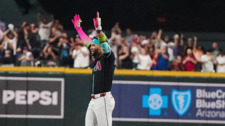 Extrabase oportuno de Lourdes Gurriel Jr guió victoria de Arizona
