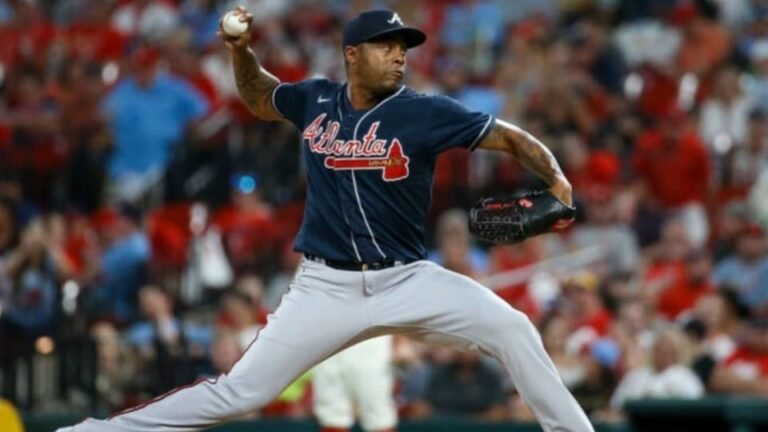Raisel Iglesias arribó a 19 salvamentos y es séptimo en la Liga Nacional
