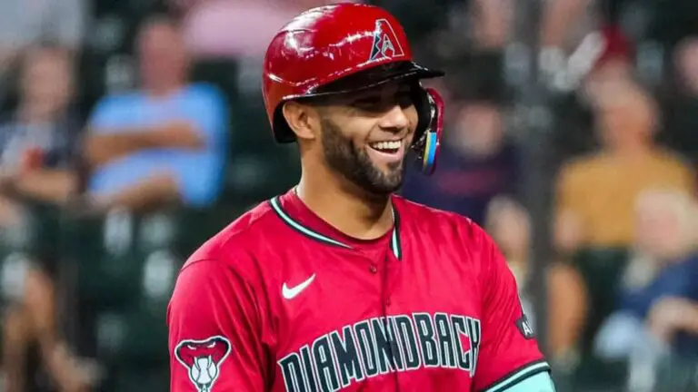 Lourdes Gurriel Jr sigue imparable en MLB y conecta el HR 17 de la temporada 2025