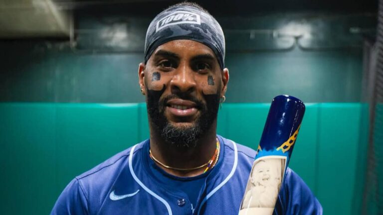 Yandy Díaz sumó partido multihits y otro HR en la temporada 2025 de MLB