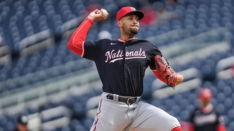 Orlando Ribalta cuelga dos ceros en revés de Nacionales ante Phillies