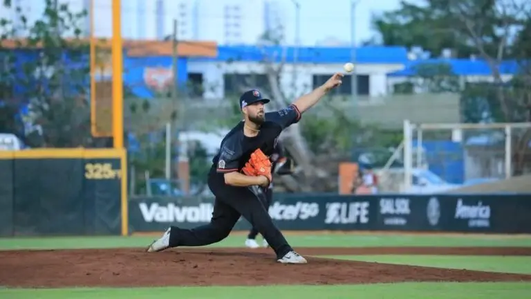 Julio Robaina debuta con Kansas City en la Asociación Americana