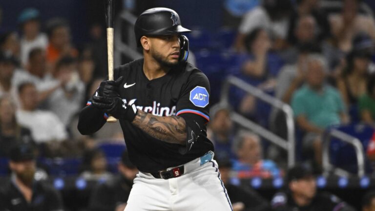 Los Marlins respiran en agosto gracias a sus novatos