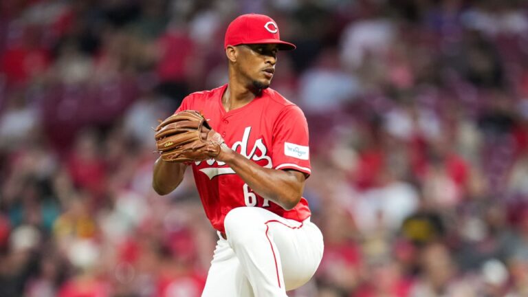 Yosver Zulueta consigue la primera victoria en su carrera en la MLB