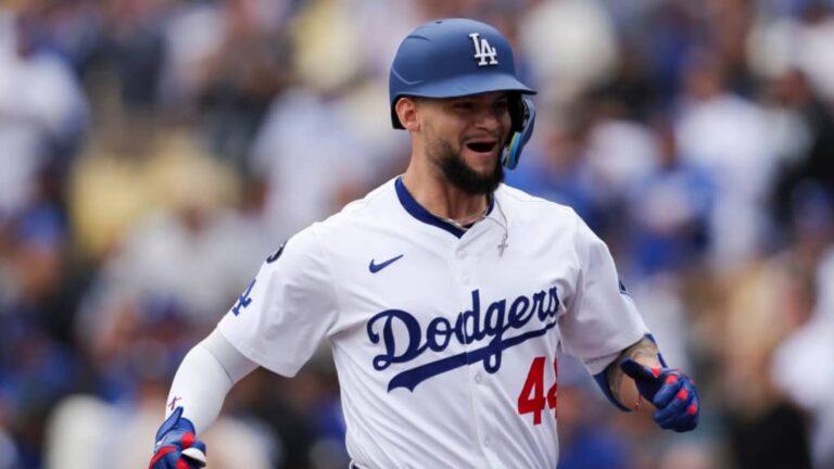 Andy Pagés pega jonrón ante Piratas de Pittsburgh