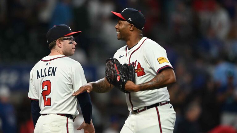 Raisel Iglesias alcanza los 25 juegos salvados por tercera temporada consecutiva