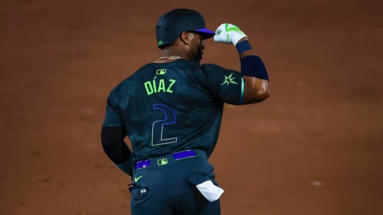 Yandy Díaz consolida su estatus en MLB y llega a 100 HR en su carrera