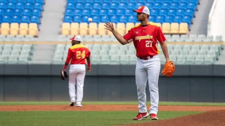 Pablo Luis Guillén propina ocho ponches y gana con España en cuartos de final de Campeonato Europeo