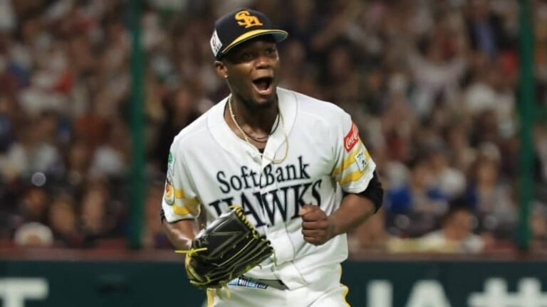 Liván Moinelo llevó a SoftBank a la Serie de Japón