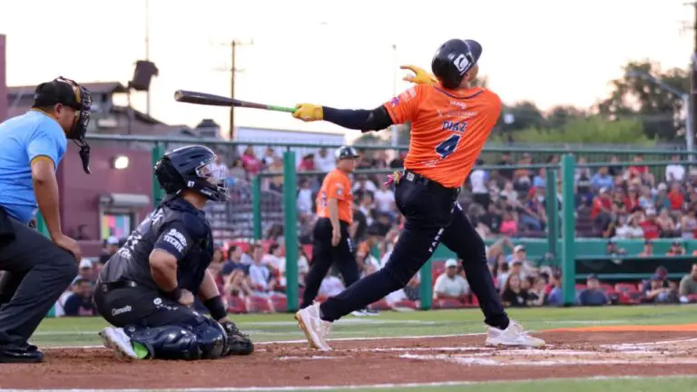 Aledmys Díaz regresa al béisbol invernal del Caribe con los Criollos de Caguas Aledmys Díaz regresa al béisbol invernal del Caribe con los Criollos de Caguas