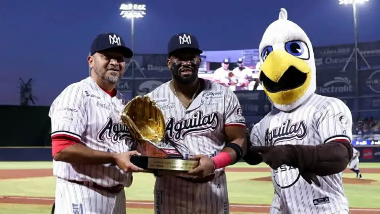 Yadir Drake recibe su primer Guante de Oro en la Liga ARCO Yadir Drake recibe su primer Guante de Oro en la Liga ARCO