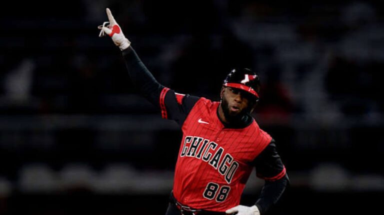 Los White Sox ejercen opción sobre Luis Robert Jr