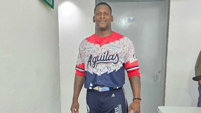 Yoennis Yera firma con las Águilas de Mexicali de la Liga ARCO Yoennis Yera firma con las Águilas de Mexicali de la Liga ARCO