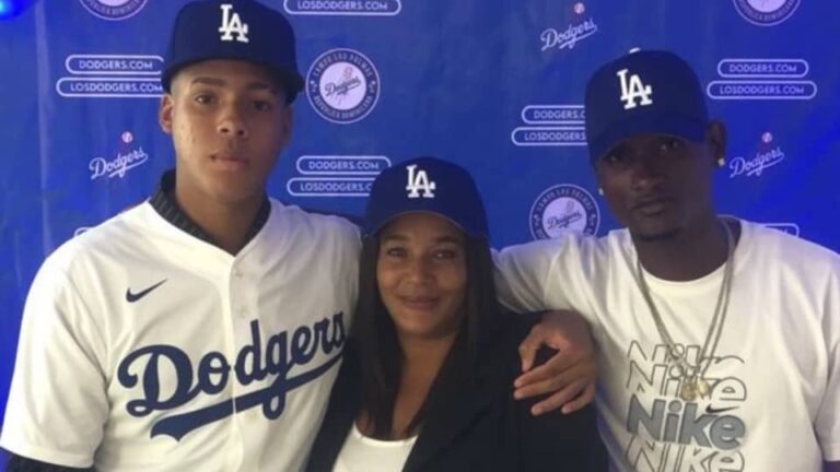 Luis Yamilk Riscart oficializó contrato con los Dodgers de Los Ángeles