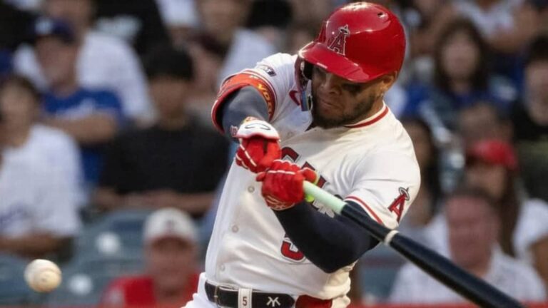 Yoan Moncada firma con Los Angeles Angels para 2026