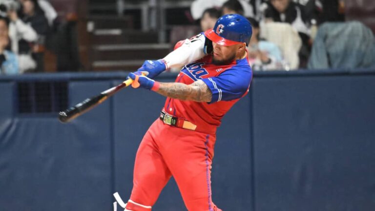 Yoan Moncada recibe permiso para jugar el Clásico Mundial con Cuba