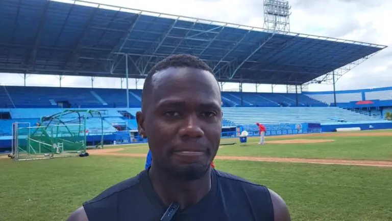 Liván Moinelo: "Lo principal es un equipo que vaya a competir"