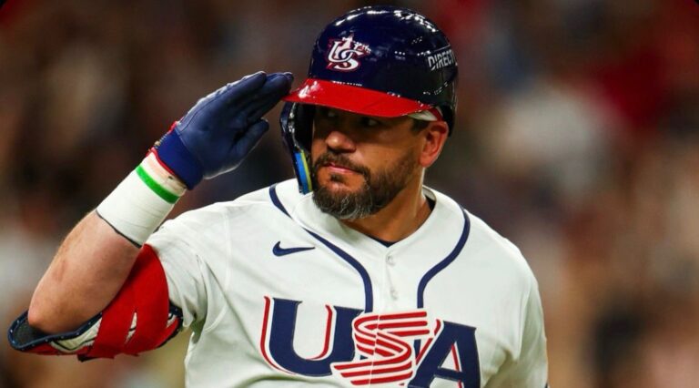 Team USA se apoya en kilométrico batazo de Kyle Schwarber y continúa invicto en WBC.