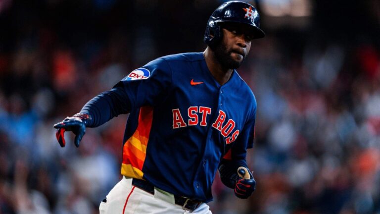 Yordan Álvarez pega HR por tercer día seguido, pero Astros son barridos nuevamente