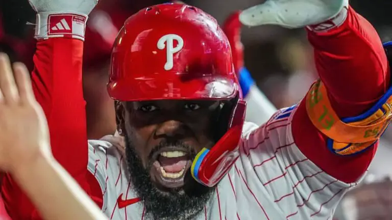 Adolis García suma cuadrangular y escala entre cubanos en MLB