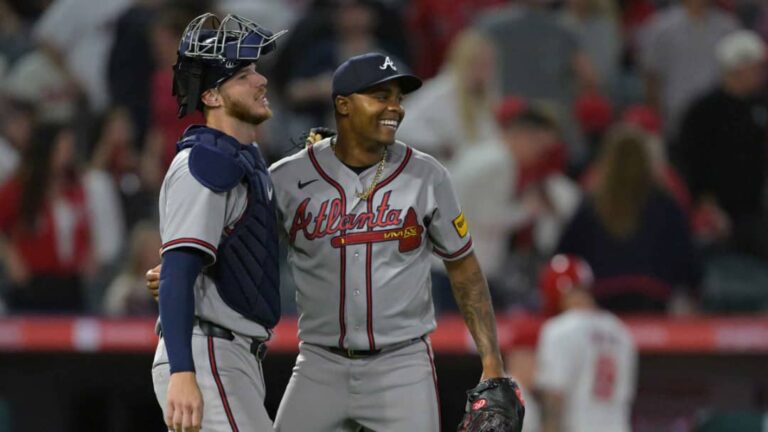 Raisel Iglesias se anotó su segundo punto por juego salvado de la temporada