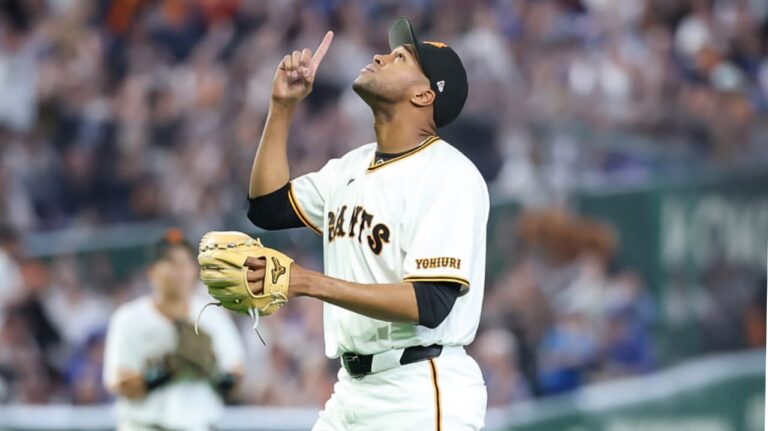 Raidel Martínez salva su segundo juego en Japón