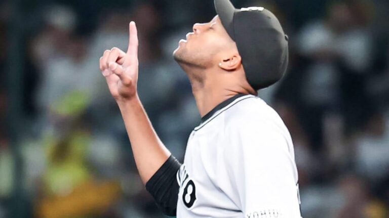 Raidel Martínez rescató su quinto juego de la temporada en NPB