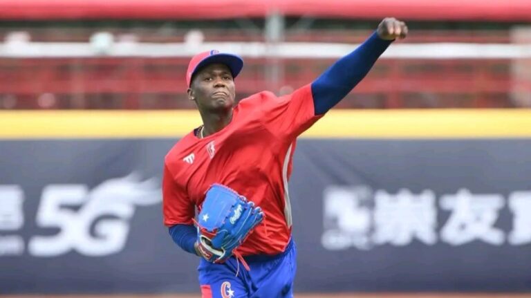 Liván Moinelo última detalles para su debut en NPB