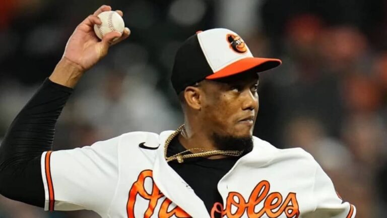 Yennier Cano retiró una entrada sin dificultades ante Kansas City