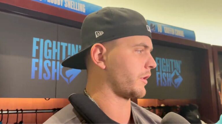 El lanzador zurdo Robby Snelling habla sobre la decepción de que el béisbol le fuera “arrebatado” El lanzador zurdo Robby Snelling habla sobre la decepción de que el béisbol le fuera “arrebatado”