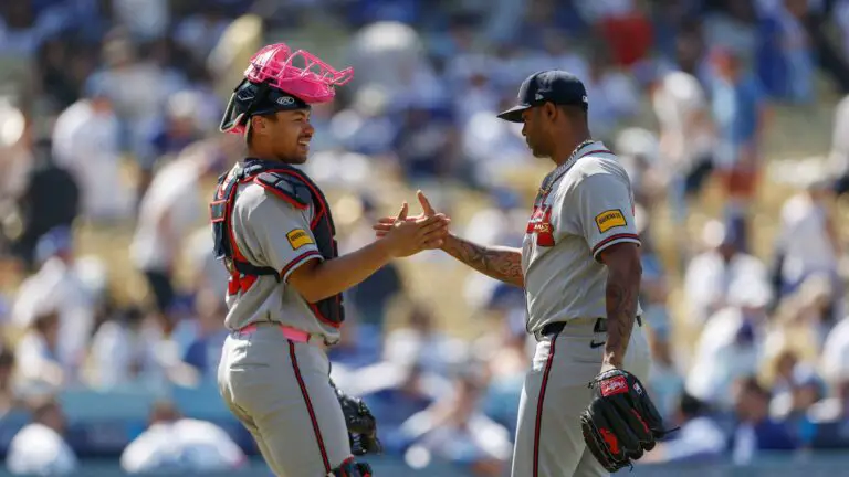 Raisel Iglesias arribó a diez salidas sin permitir carreras en la temporada