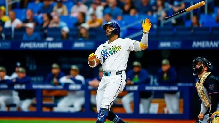Yandy Díaz despachó el 6to HR de la temporada ante los Marlins Yandy Díaz despachó el 6to HR de la temporada ante los Marlins