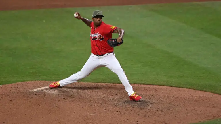 Raisel Iglesias aumentó racha sin permitir carreras a 26 entradas y un tercio