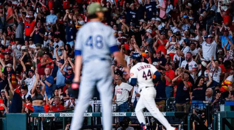Astros doblegan a Rangers a golpe de jonrones, pero pierden a José Altuve por lesión