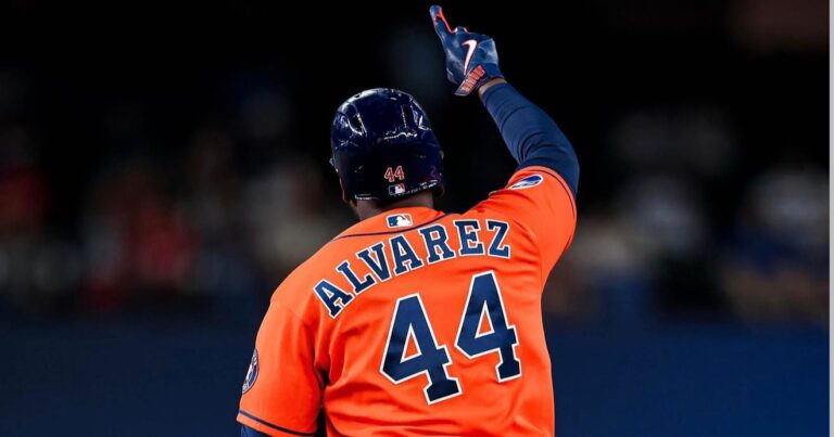Yordan Álvarez dispara dos cuadrangulares y llega a 18 en derrota de Astros Yordan Álvarez dispara dos cuadrangulares y llega a 18 en derrota de Astros