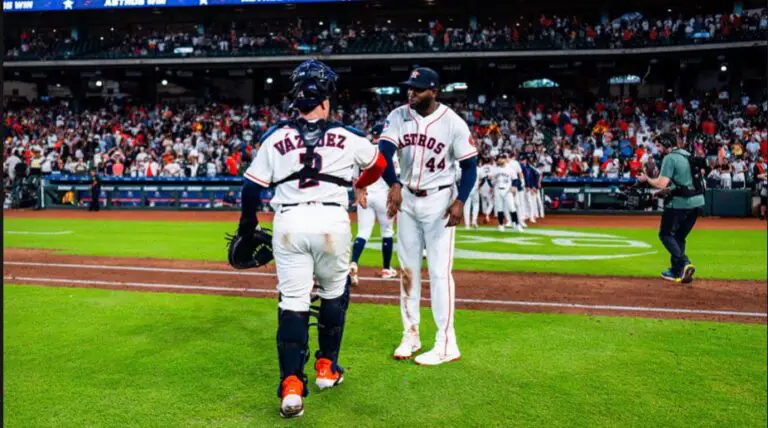 Astros se apoyan en su potente ofensiva y nivelan la serie con Brewers.