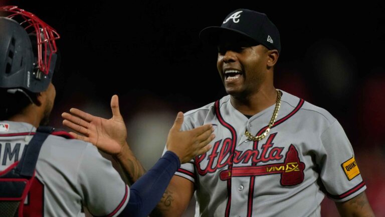 Décimo salvamento de Raisel Iglesias en igual cantidad de oportunidades