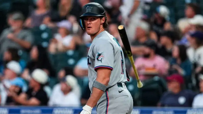 McCullough presiona los botones correctos en la remontada de los Marlins
