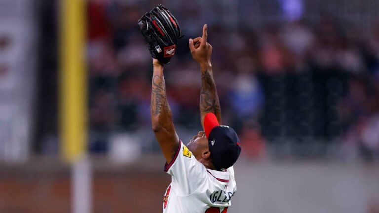Raisel Iglesias entre los 35 mejores de todos los tiempos en juego salvados Raisel Iglesias entre los 35 mejores de todos los tiempos en juego salvados