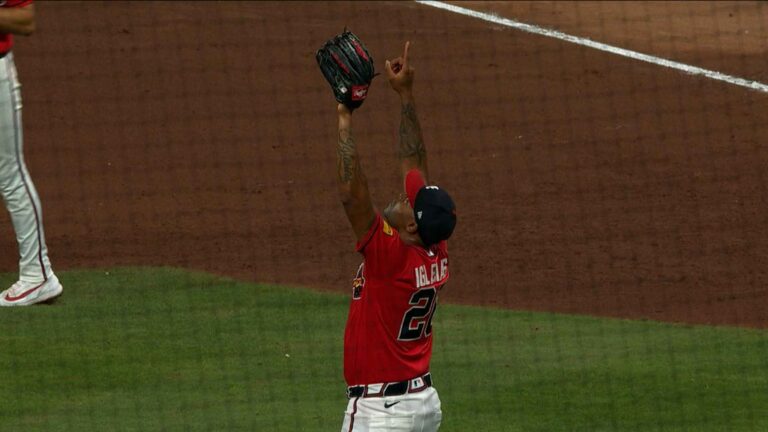 Raisel Iglesias establece nueva marca para lanzadores cubanos en MLB