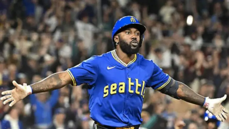 Randy Arozarena anota la carrera del triunfo ante los Diamondbacks