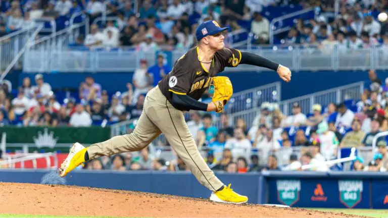 Adrián Morejón logra su hold 16 de la temporada ante los Marlins