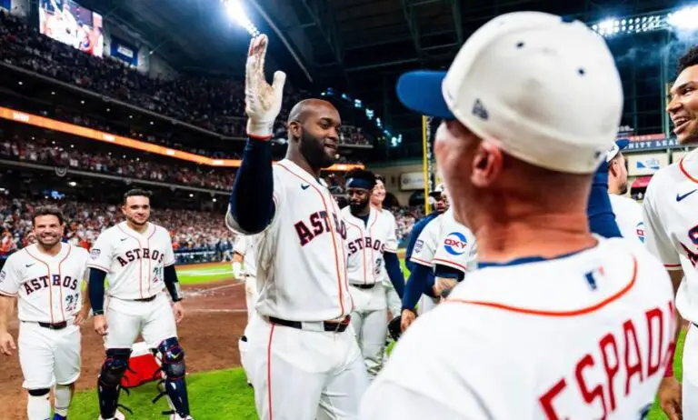 Yordan Álvarez brilla con dos HR y Astros deja en el terreno a Rays. Yordan Álvarez brilla con dos HR y Astros deja en el terreno a Rays.