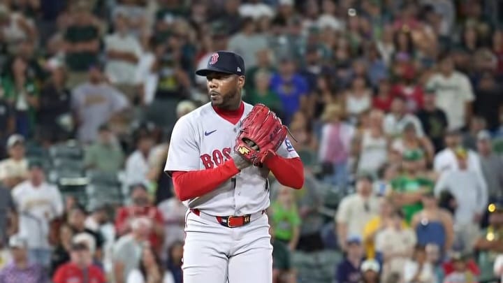 Aroldis Chapman retiró una entrada sin complicaciones en victoria de Boston sobre Pittsburgh Aroldis Chapman retiró una entrada sin complicaciones en victoria de Boston sobre Pittsburgh